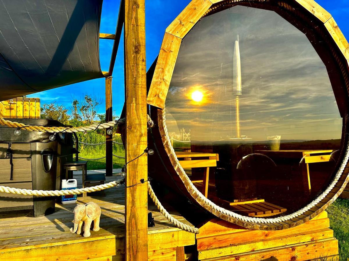 Deerstone Glamping-Pinhaw Beacon Dome Hot Tub Otel Earby Dış mekan fotoğraf